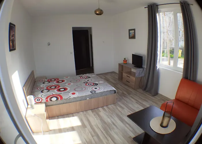 Нощувка със закуска (B & B) Sunshine Byala Бяла