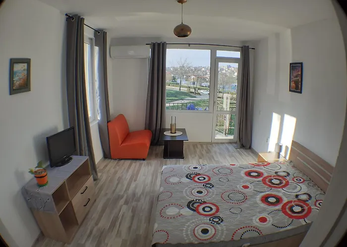 Нощувка със закуска (B & B) Sunshine Byala Бяла