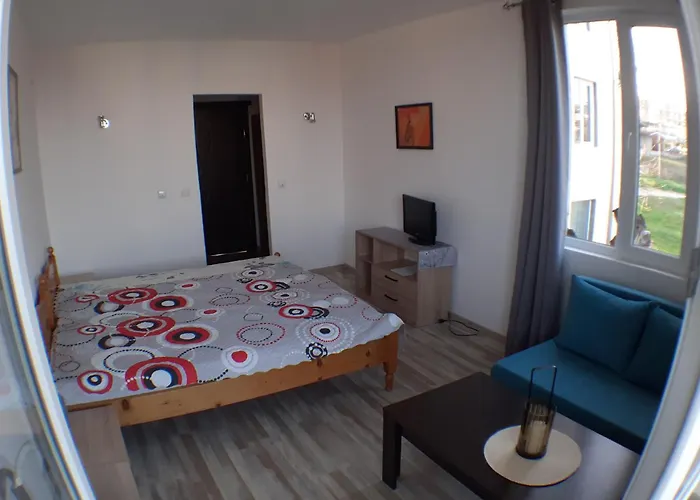 Нощувка със закуска (B & B) Sunshine Byala